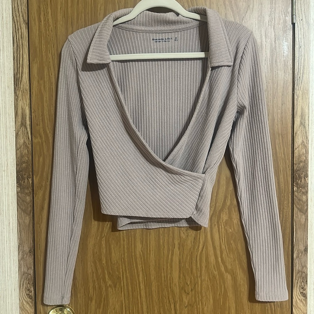 Abercrombie & Fitch Soft AF Wrap Ribbed Cropped Sweater Size M
